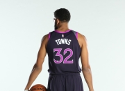 爱游戏体育-转会期体能课后，明尼苏达森林狼扳平良机备战国王杯，管理层满意，更衣室氛围转暖(主教练正在热身)