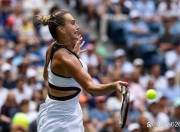 爱游戏体育-阿扎伦卡在巴塞罗那比赛中问鼎冠军，连败引发热议！的简单介绍